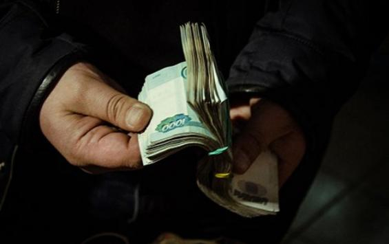 
            В Якутии мужчина украл у администратора ресторана пакет с одеждой и деньгами        
