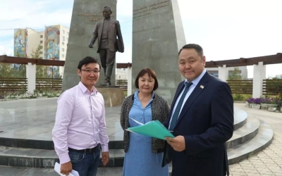 Депутаты Гордумы проверили ход благоустройства дворов, содержание общественных пространств и памятников в Якутске