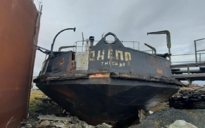 Якутская транспортная прокуратура проводит проверку информации о разливе нефти с бесхозного судна "Днепр"