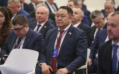 Альберт Семенов представил Совет муниципальных образований Якутии на съезде ВАРМСУ