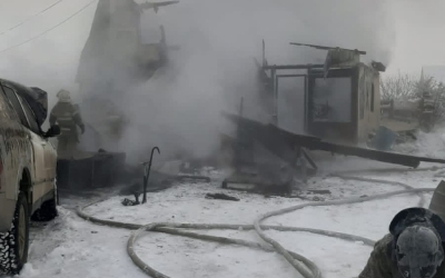 В Якутске сгорел дом участника СВО: Женщина с двумя детьми успели спастись