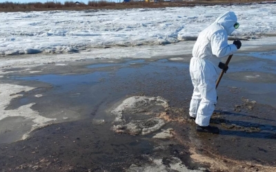 Спасатели ликвидировали разлив нефти на притоке реки Колымы