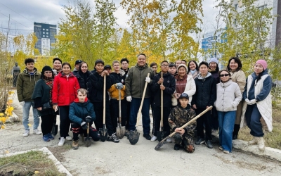 Якутская городская Дума высадила деревья и провела уборку агитматериалов