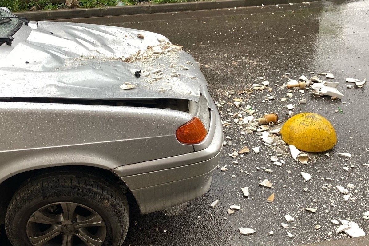 37-летняя жительница Нерюнгри скинула из окна посуду на капот чужого автомобиля