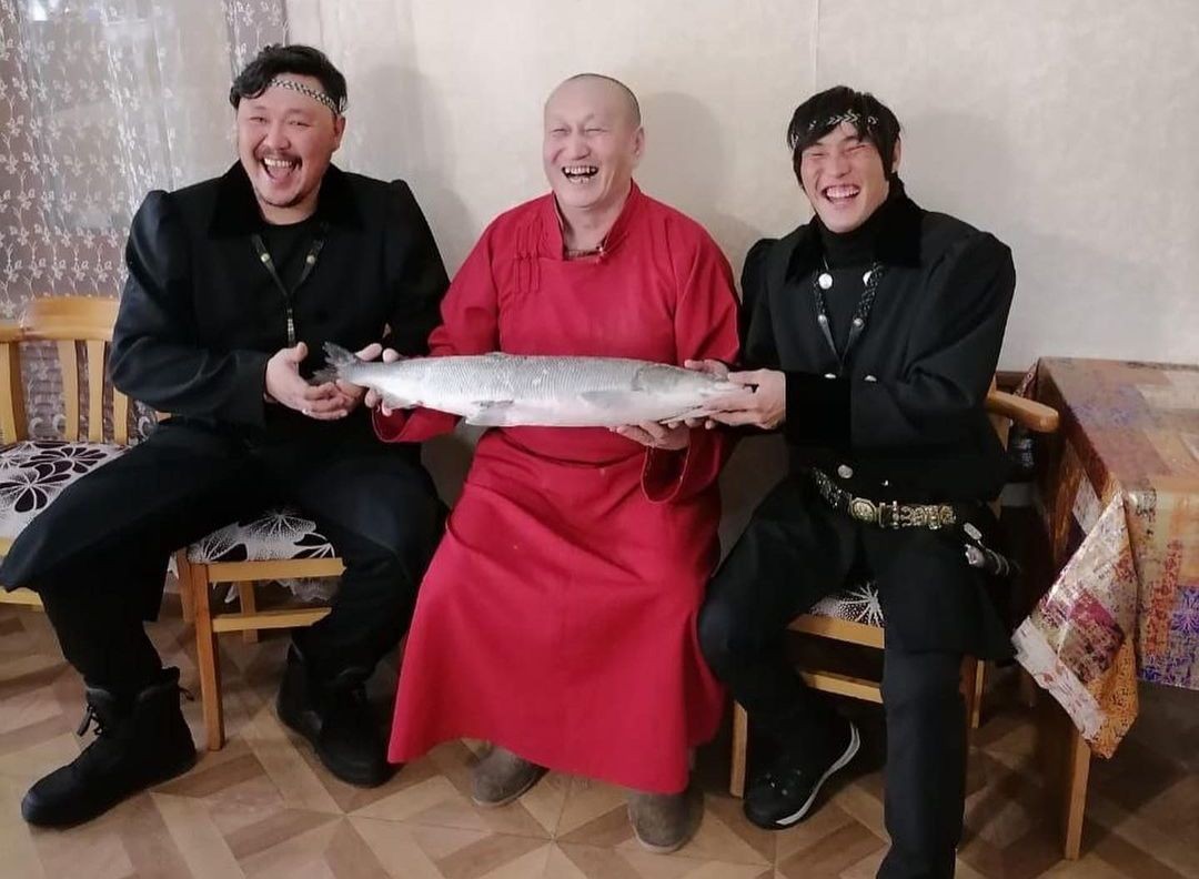 Коневоды из Оймякона угостили главу буддистов России якутской рыбой