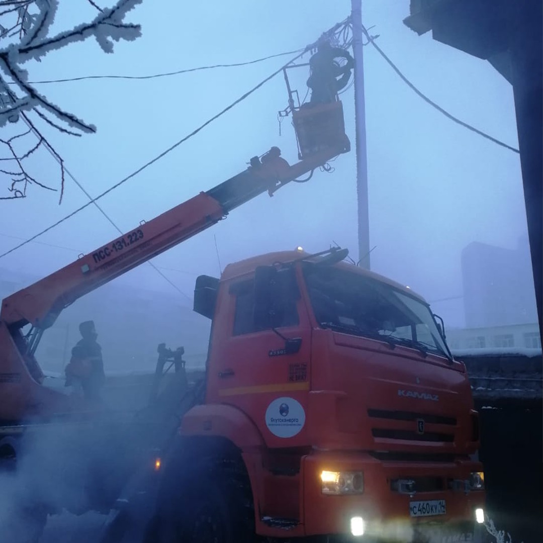 Энергетики ЦЭС ведут ремонт сетей и оборудования в Якутске