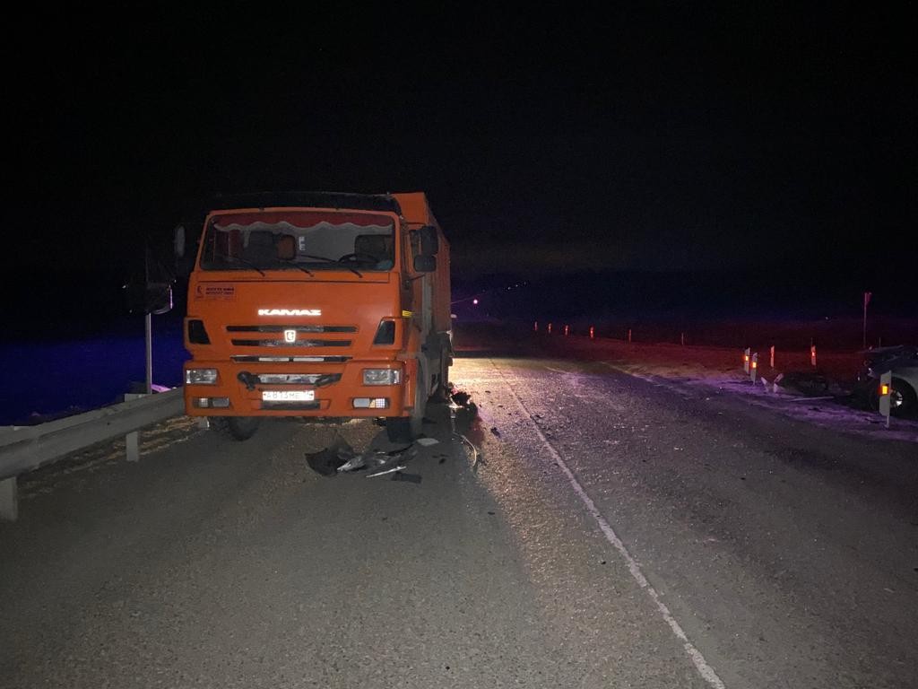 В Якутии в ДТП погиб водитель, трое пассажиров госпитализированы
