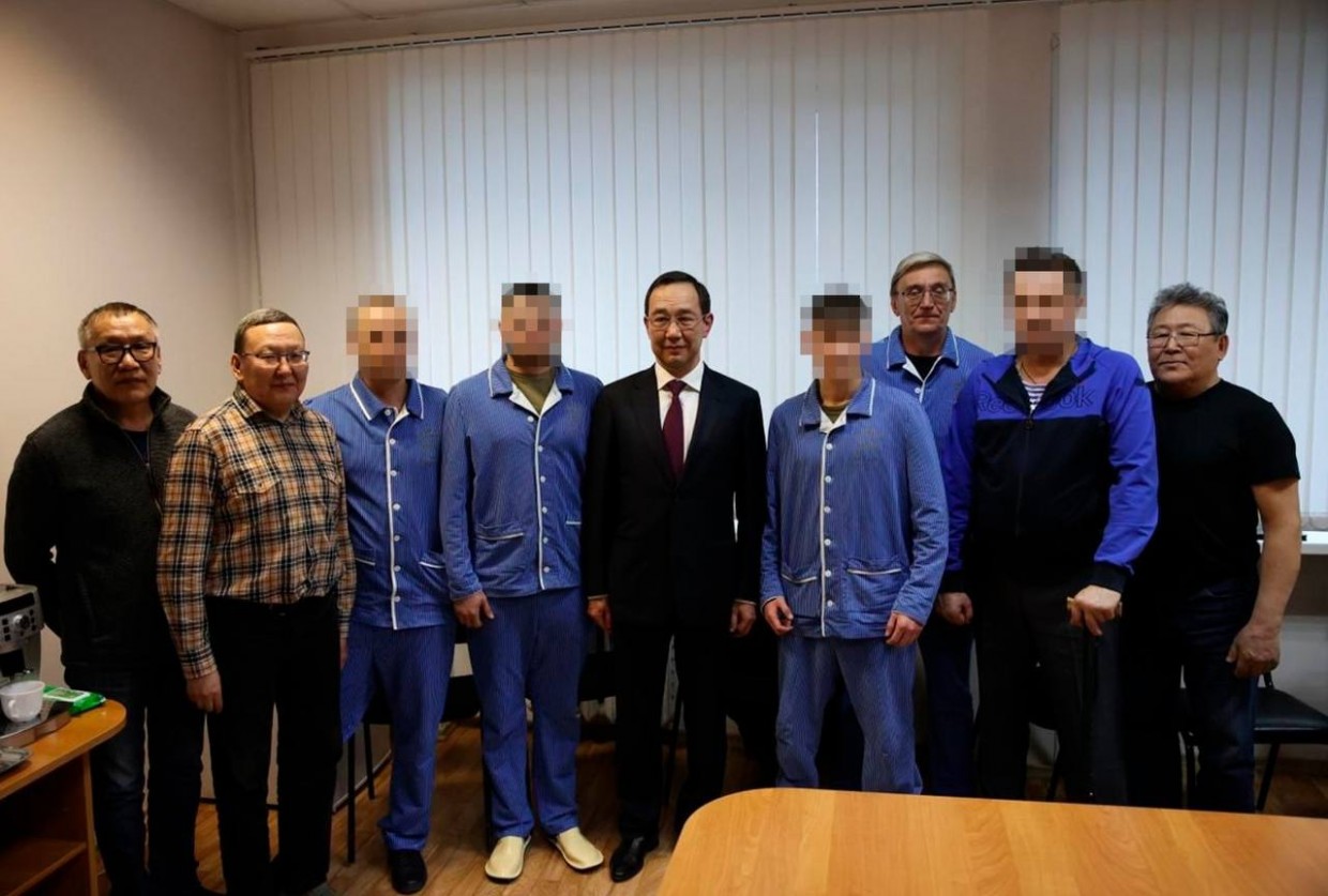Айсен Николаев навестил  в военно-морском клиническом госпитале во Владивостоке раненых участников СВО из Якутии